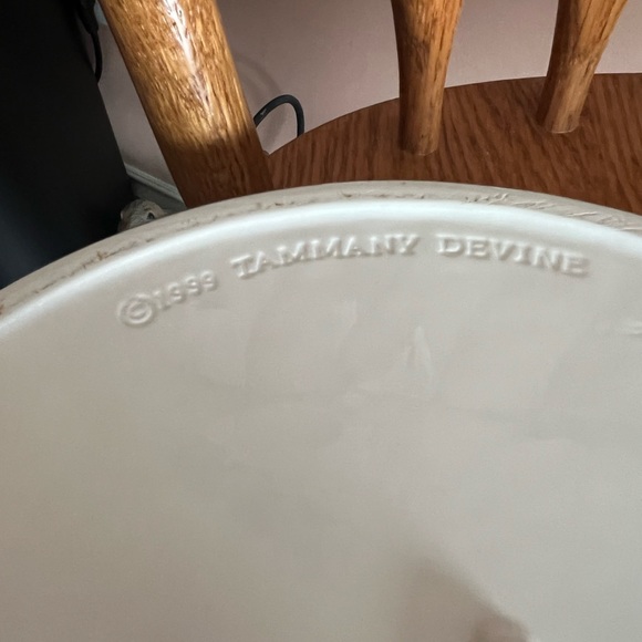 CERAMIC LIDDED SERVING BOWL -1999 TAMMANY DEVINE DEMDACO BUTTONS & SNOW-EXC COND - Picture 6 of 6